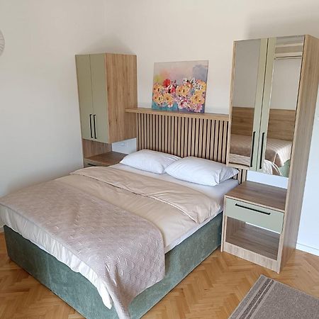 Diana Rooms And Apartments Стариград-Пакленица Экстерьер фото