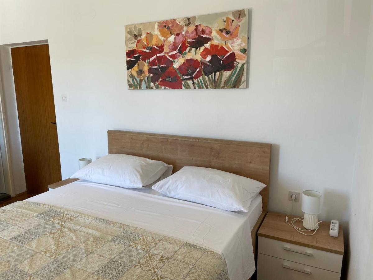 Diana Rooms And Apartments Стариград-Пакленица Экстерьер фото