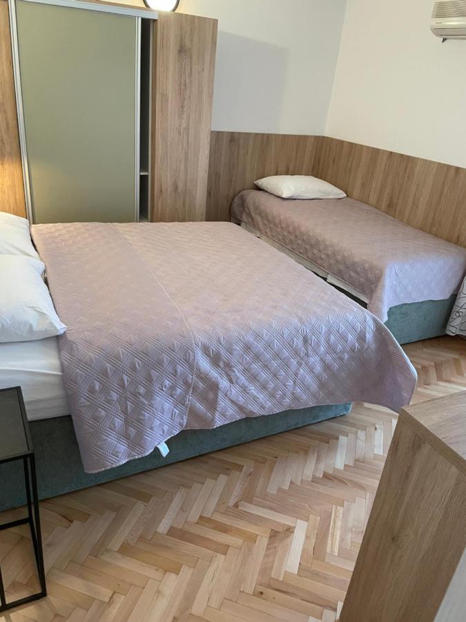 Diana Rooms And Apartments Стариград-Пакленица Экстерьер фото
