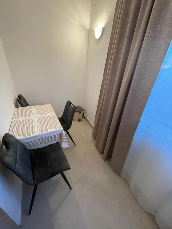 Diana Rooms And Apartments Стариград-Пакленица Экстерьер фото