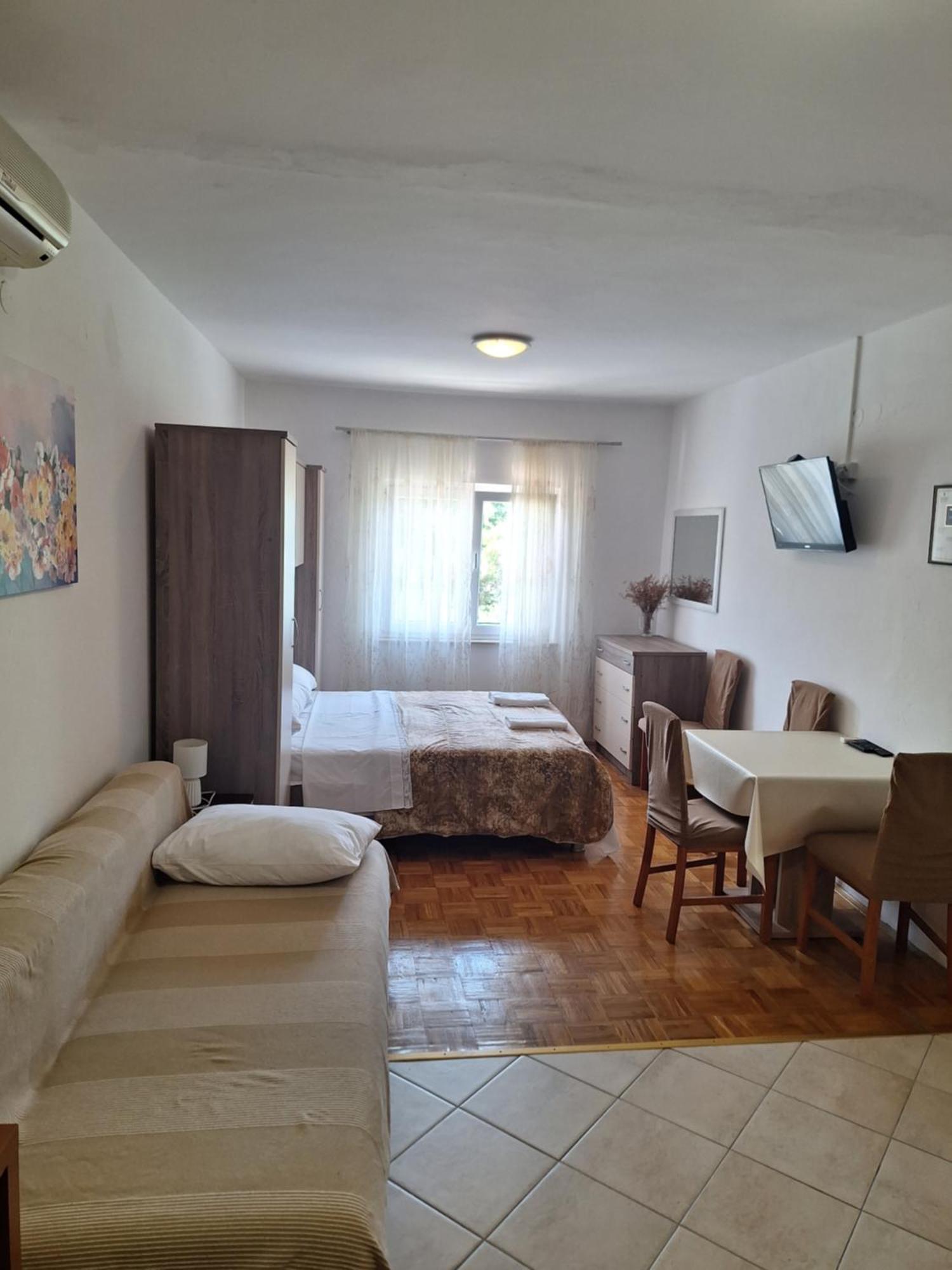 Diana Rooms And Apartments Стариград-Пакленица Экстерьер фото
