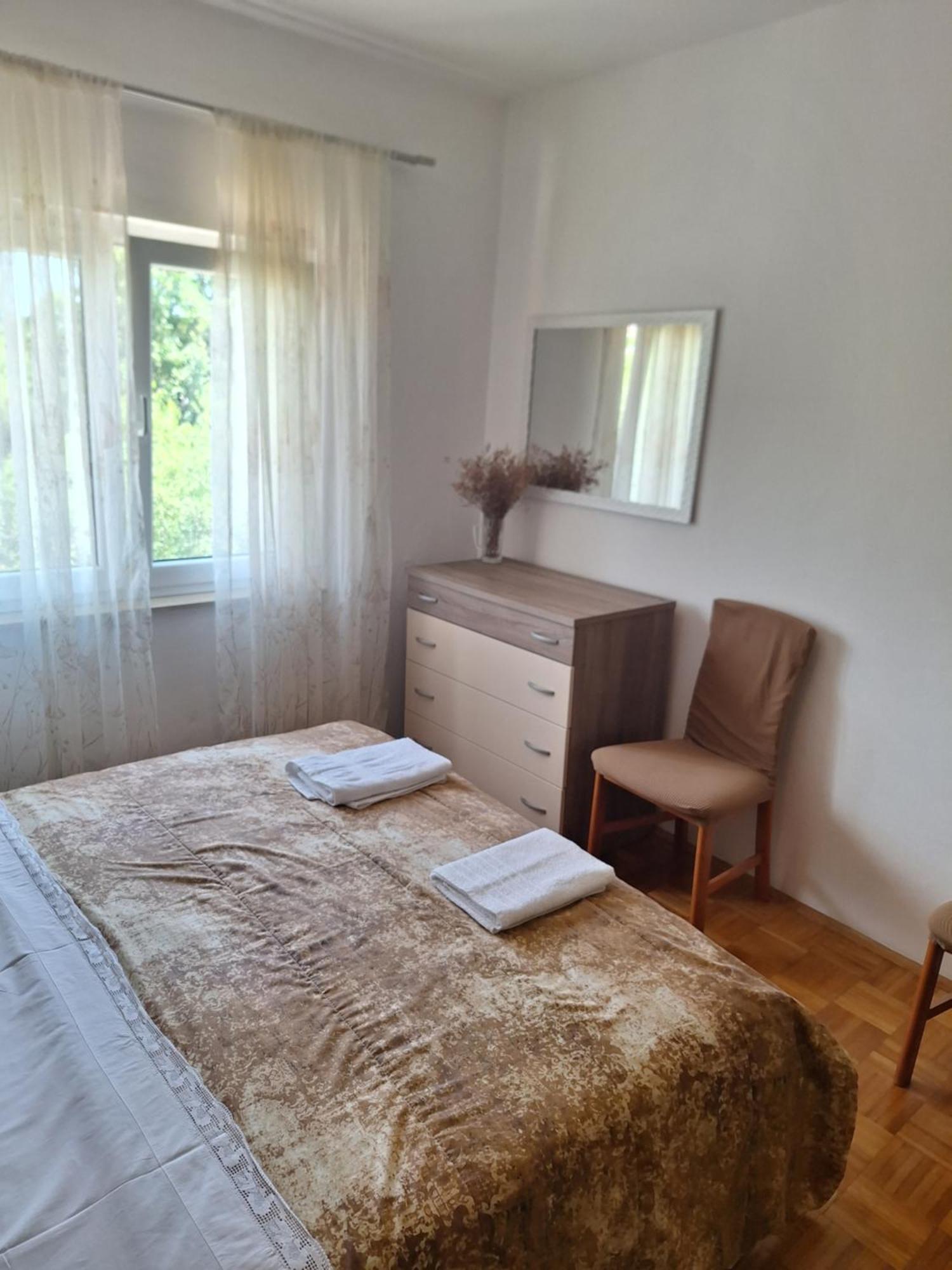 Diana Rooms And Apartments Стариград-Пакленица Экстерьер фото