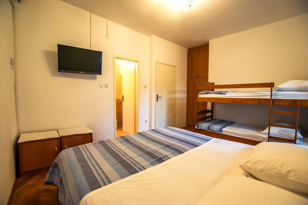 Diana Rooms And Apartments Стариград-Пакленица Экстерьер фото