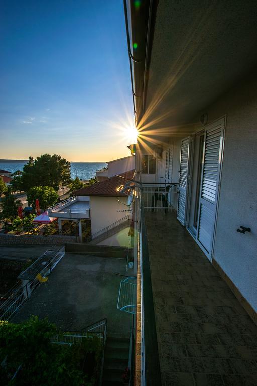 Diana Rooms And Apartments Стариград-Пакленица Экстерьер фото