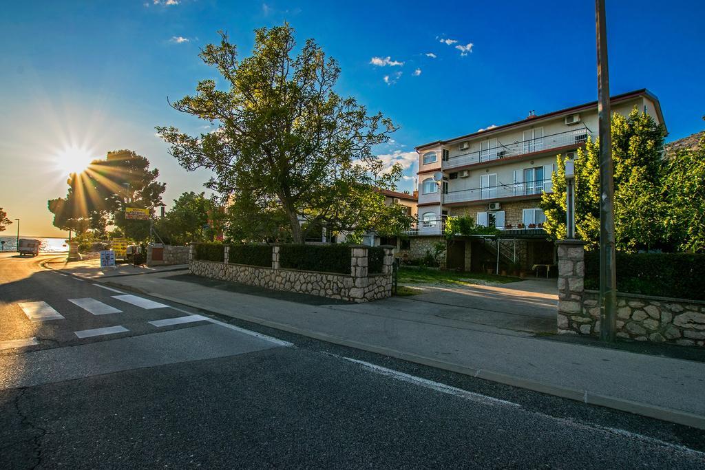 Diana Rooms And Apartments Стариград-Пакленица Экстерьер фото